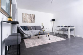 Spacious 3 Bedroom House In Glasgow City with Private Parking & Garden